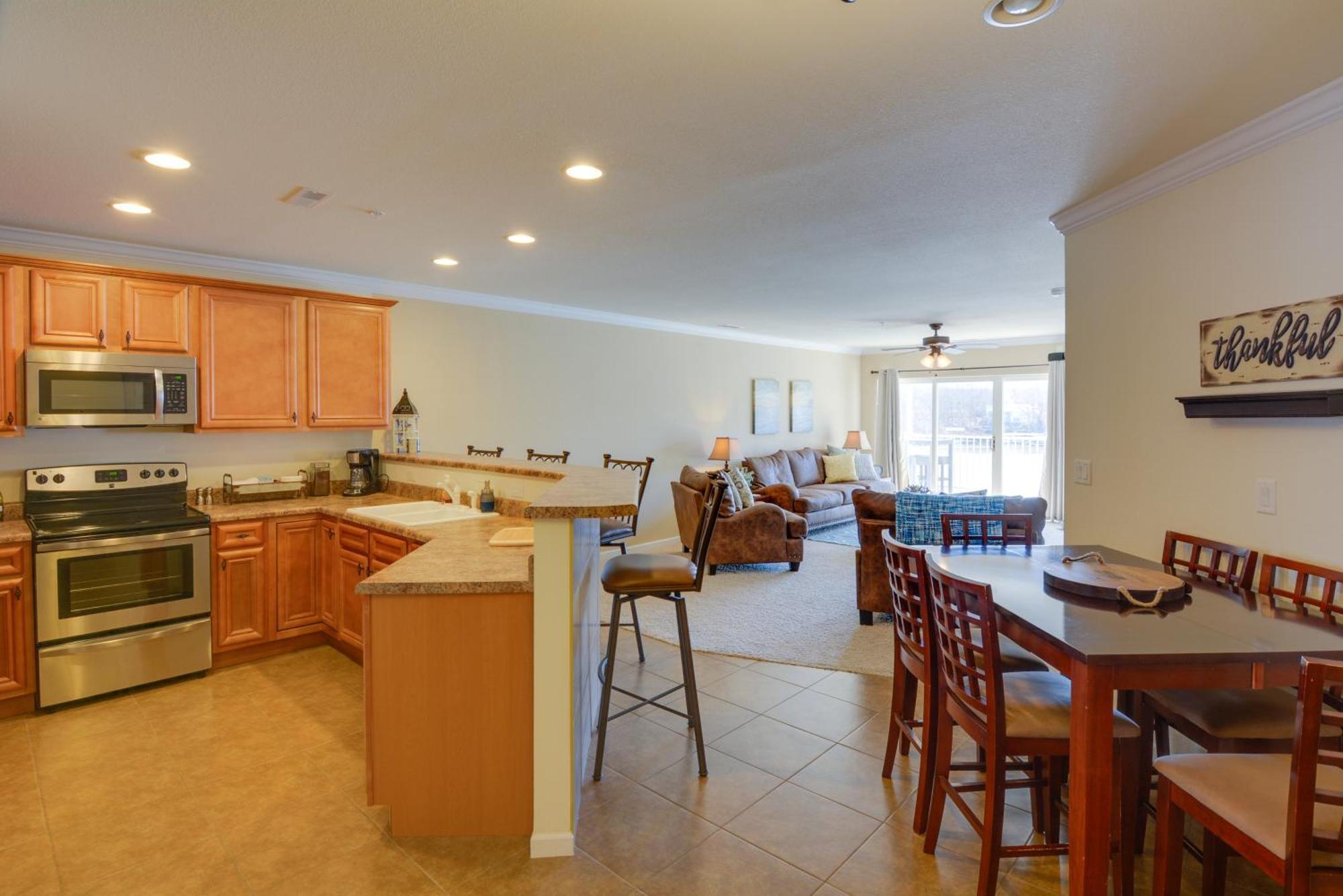 Lakefront Osage Beach Condo With Pool And Water Views! Zewnętrze zdjęcie
